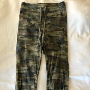 american eagle ahh mazingly soft camo joggers AEO